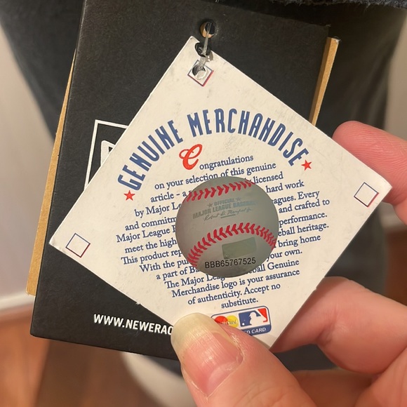 New Era New York Yankees girls cold shoulder top. Size 10-12 NWT. MLB. - Picture 8 of 10